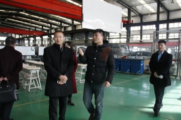 天津圣納（汽車實訓(xùn)車間）.jpg