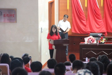 技能大賽閉幕式郝巧梅裁判長.JPG