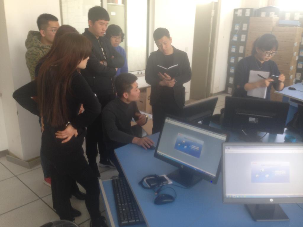 自信系計算機教研室網絡實訓設備培訓2.JPG